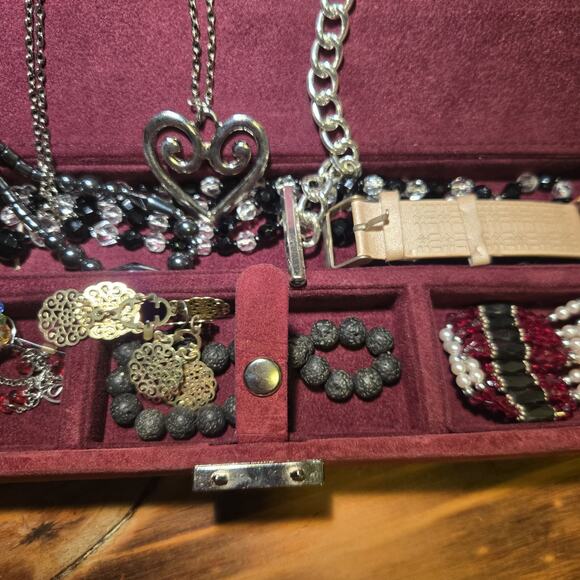 Jewelry Box Lot Of 35 Vintage to Modern Costume Jewelry Wearable & Craft Repair - Picture 13 of 16